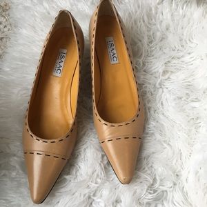 Vintage Isaac Mizrahi Tan Kitten Heels